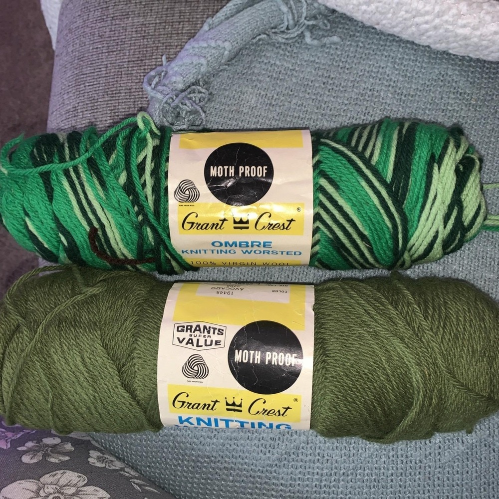 Vintage Grant 2 Skeins 100% Virgin Wool Knitting Worsted Avocado/Green Ombre